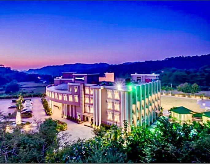 Golden Tulip Chandigarh, Panchkula Dış mekan fotoğraf